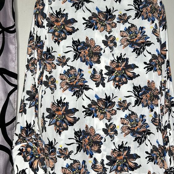 Zara floral, long sleeve, button-down blouse, size large - Picture 13 of 13